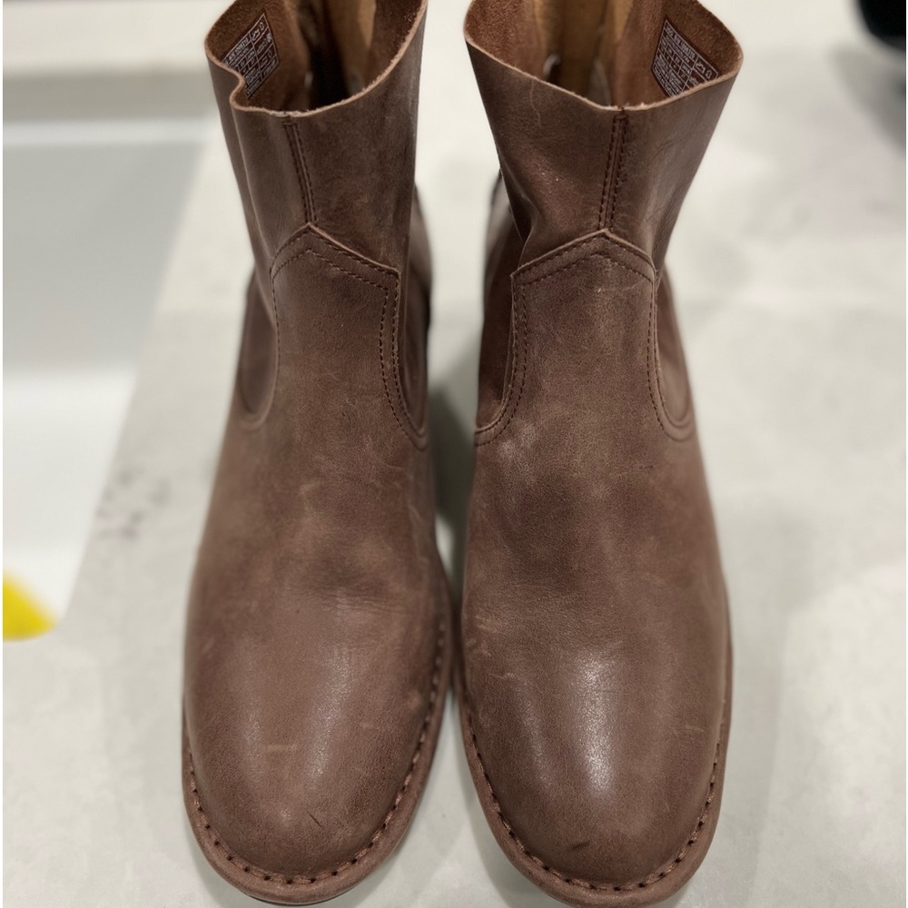 UGG, soft leather booties. NWOT, Only worn once indoors. Size 10M